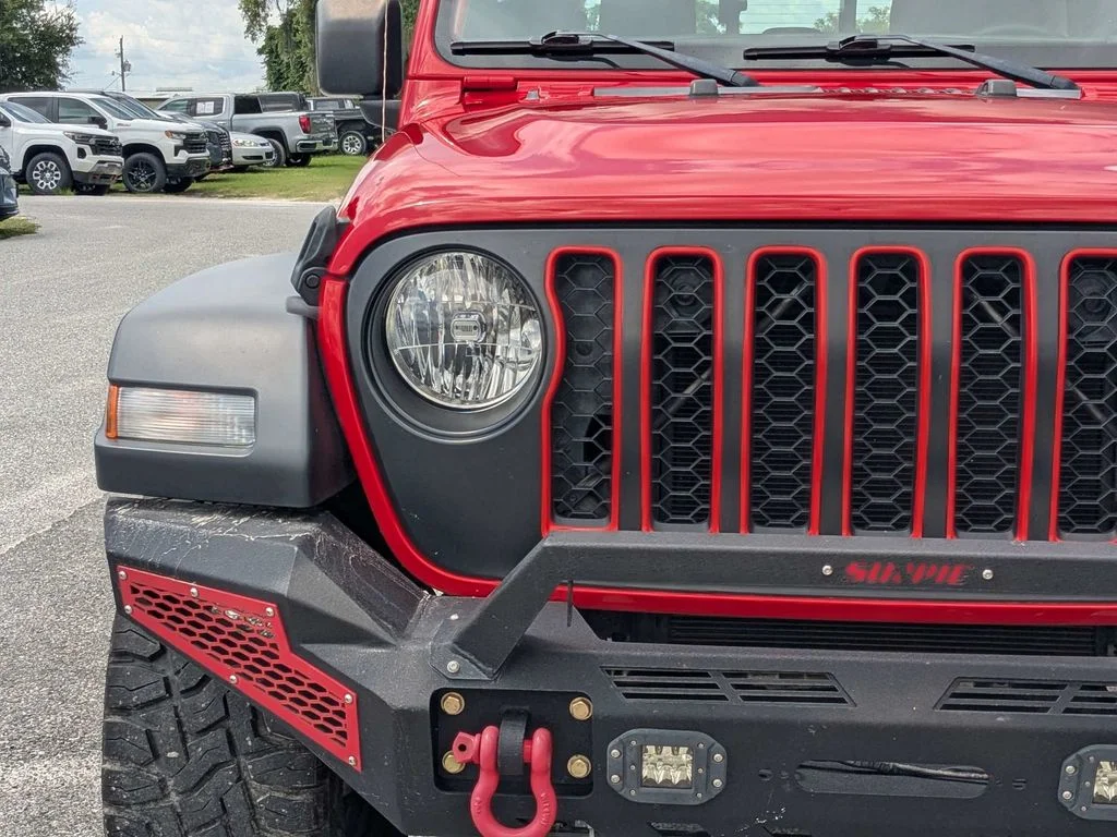 Used 2023 Red Jeep Sport image 9