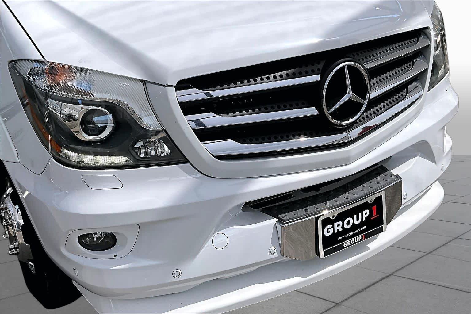 Used 2017 Arctic White Mercedes-Benz  image 28