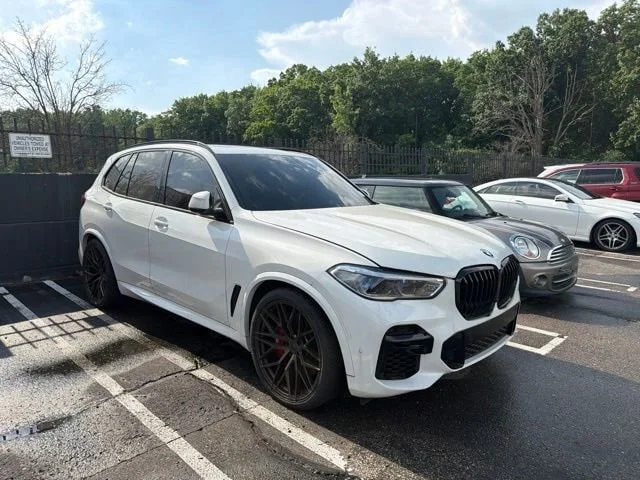 Used 2023 Alpine White BMW M50i image 3