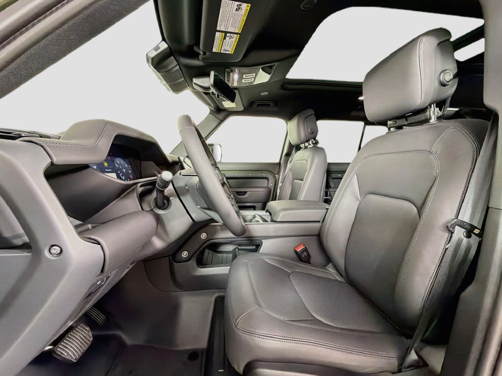 New 2026 Woolstone Green Land Rover X-Dynamic SE image 22