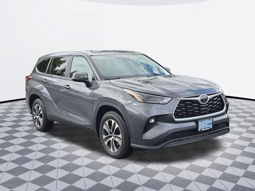 Used 2023 Magnetic Gray Metallic Toyota XLE image 7