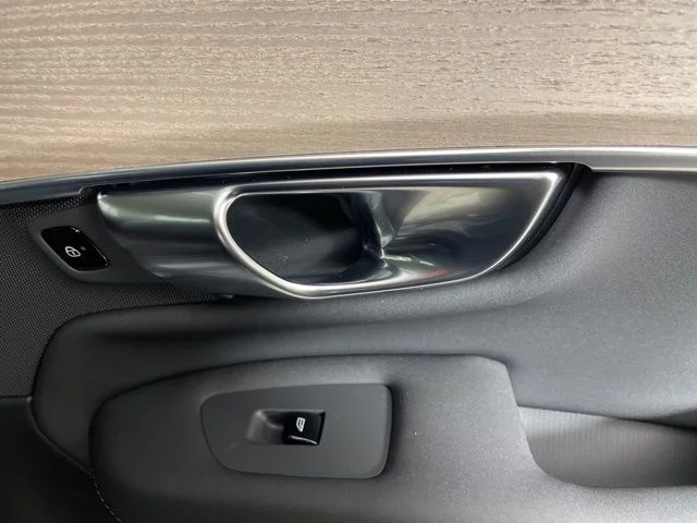 2025 Volvo XC90 Plus - Photo 31