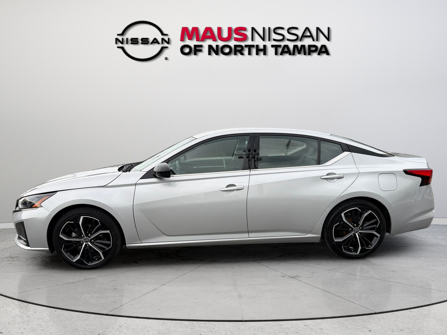 Used 2024 Silver Nissan 2.5 SR image 5