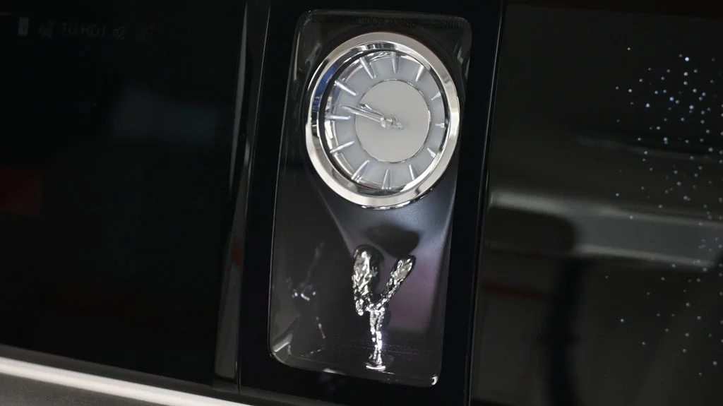 New 2027 Black Rolls-Royce  image 14