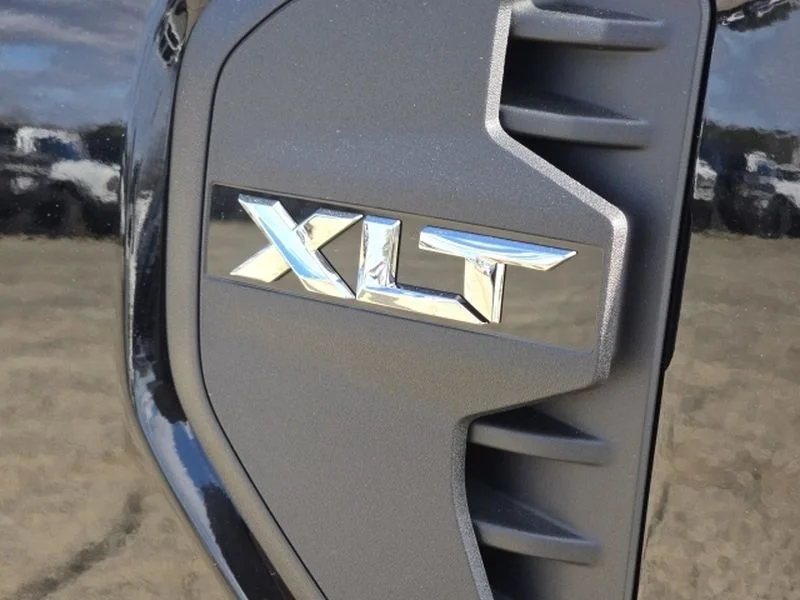 New 2025 Shadow Black Ford XLT image 7