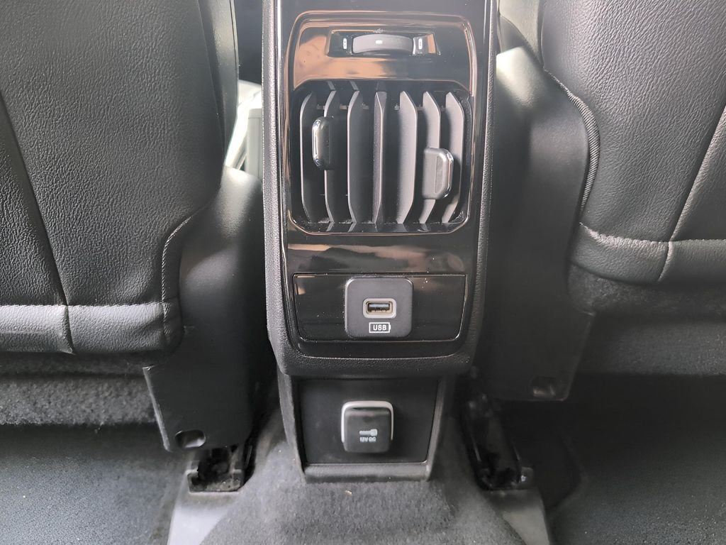 Used 2024 Bright White Clearcoat Jeep Latitude image 27