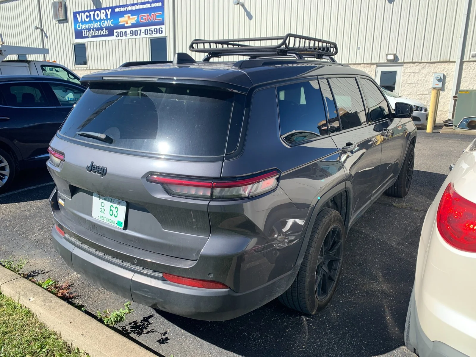 Used 2025 Gray Jeep Altitude X 4x4 image 2