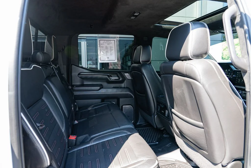 Used 2022 White GMC AT4X image 29