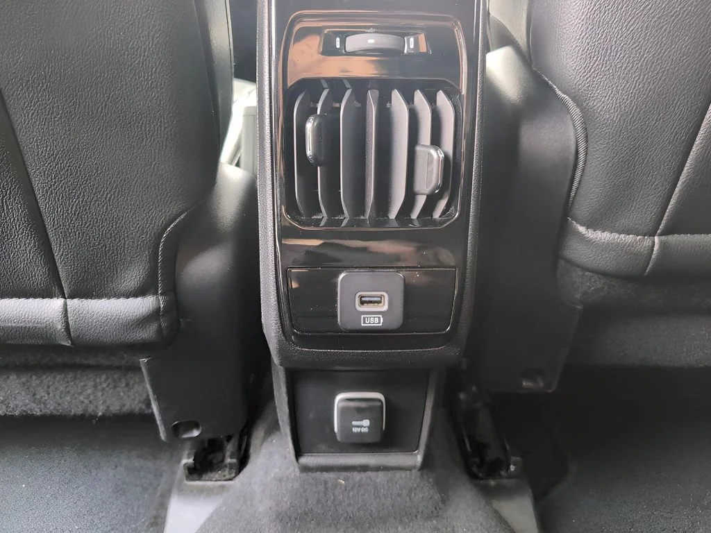 Used 2024 Bright White Clearcoat Jeep Latitude image 27