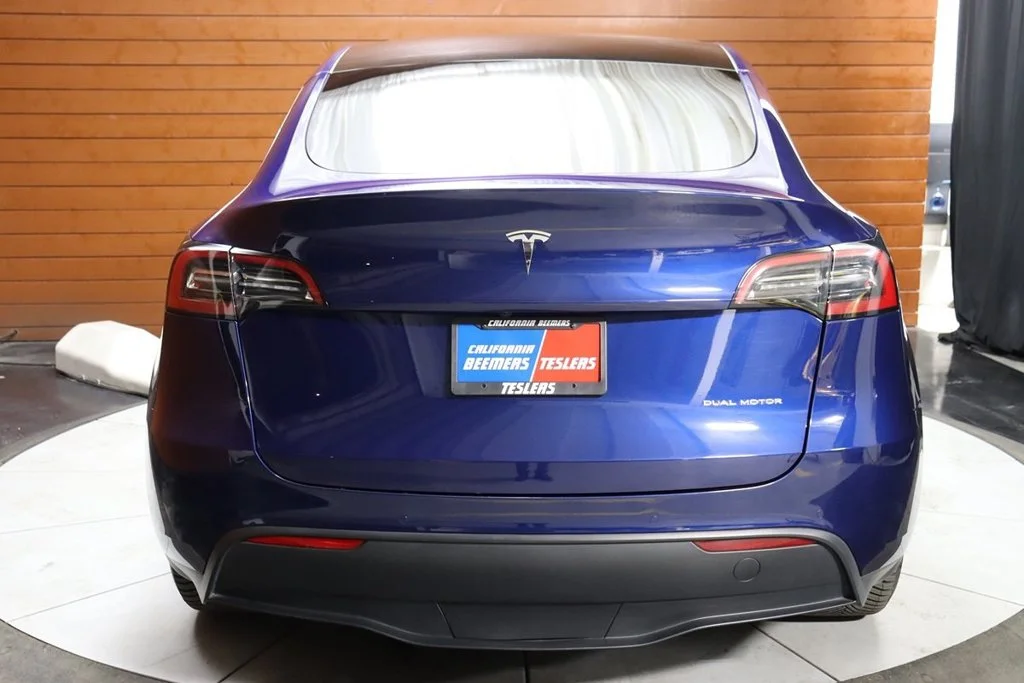 Used 2022 Deep Blue Metallic Tesla Long Range image 8