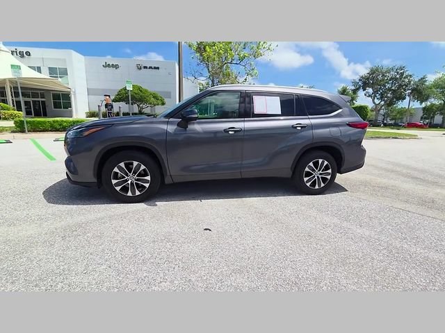 Used 2022 Magnetic Gray Metallic Toyota Hybrid XLE image 49