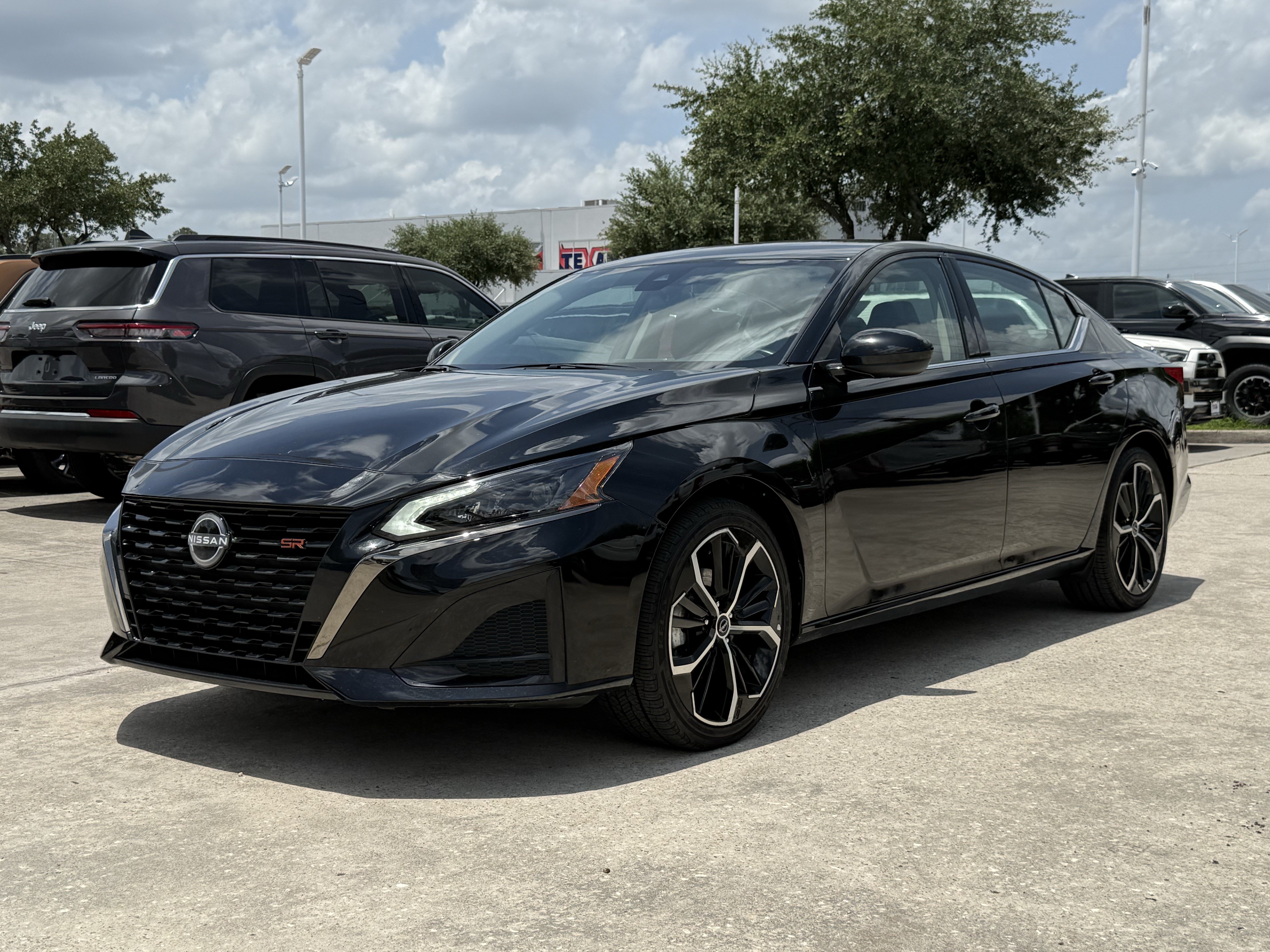 Used 2025 Super Black Nissan  image 8