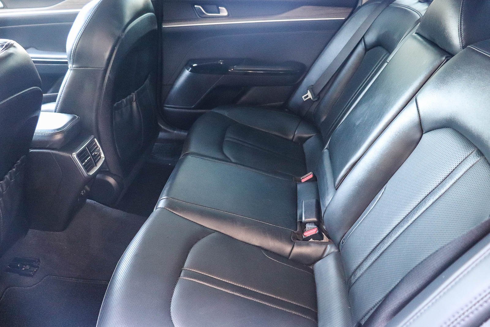 Used 2022 Ebony Black Kia EX image 18
