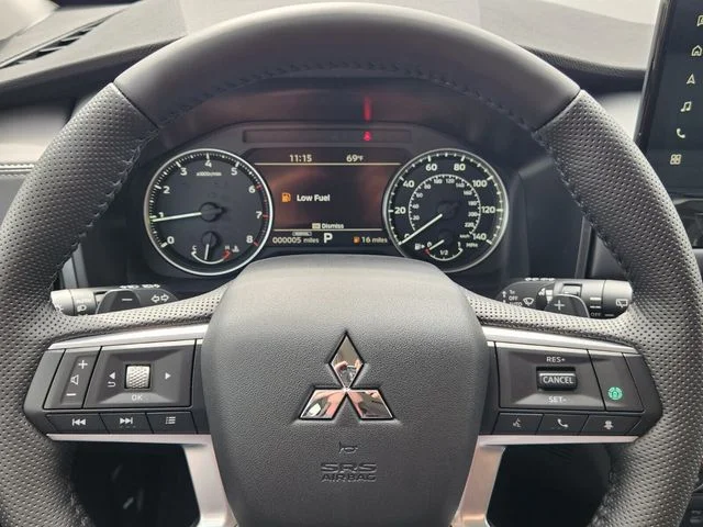 New 2026 Black Mitsubishi SE 1.5T 2WD image 13