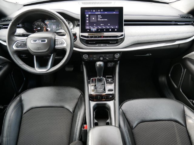 Used 2024 White Jeep Latitude image 10
