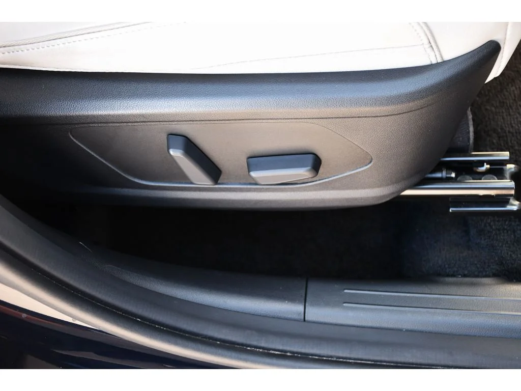 Used 2025 Blue Hyundai Limited image 31