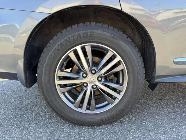 Used 2018 Gray INFINITI Base image 10
