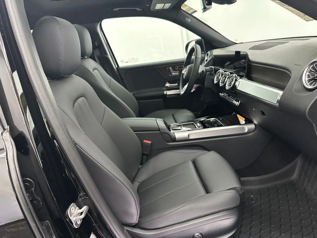 New 2026 Black Mercedes-Benz GLB 250 image 24