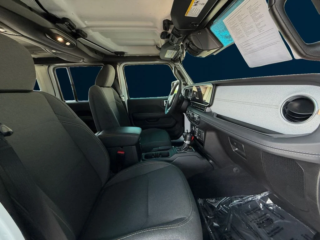 Used 2025 White Jeep Sahara image 17