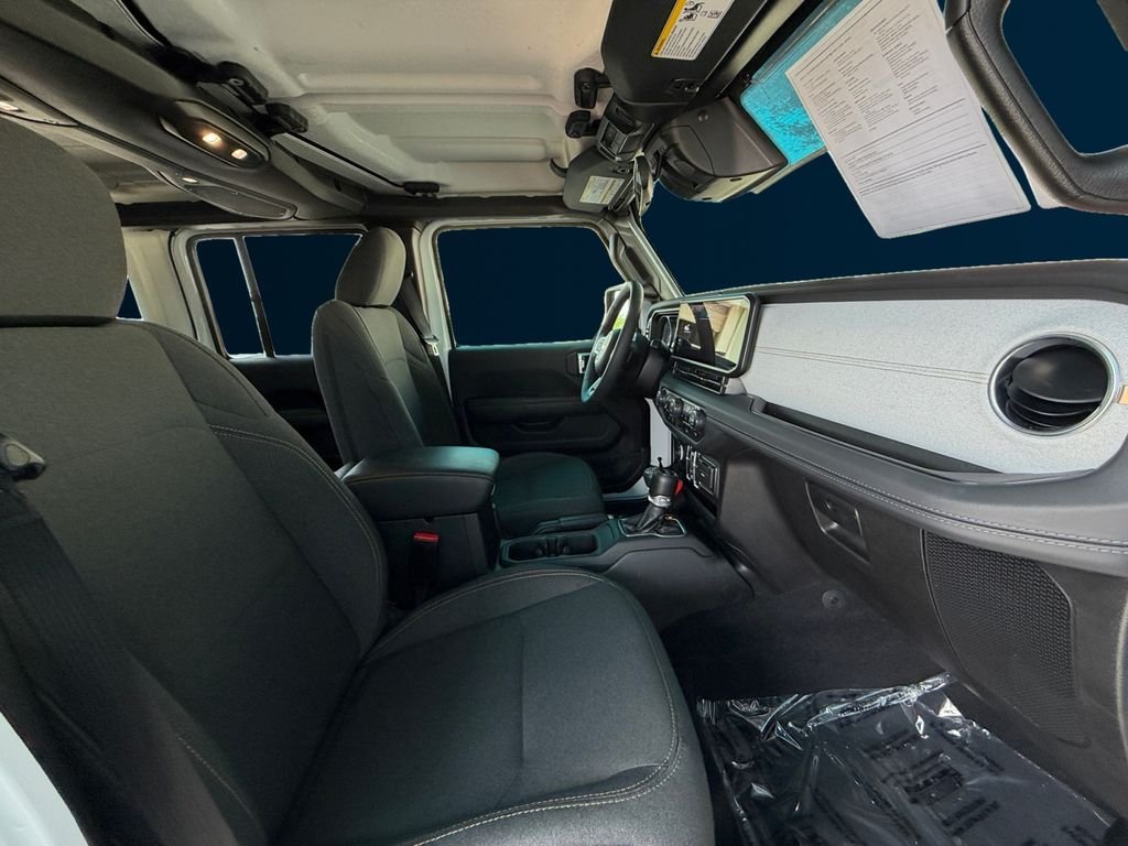 Used 2025 White Jeep Sahara image 17