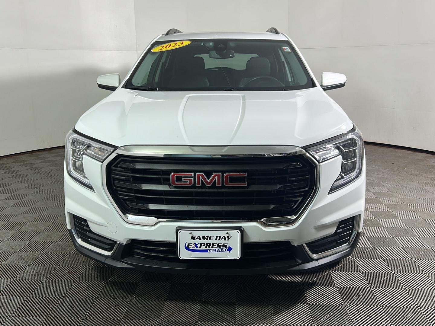 Used 2023 Summit White GMC SLE image 11