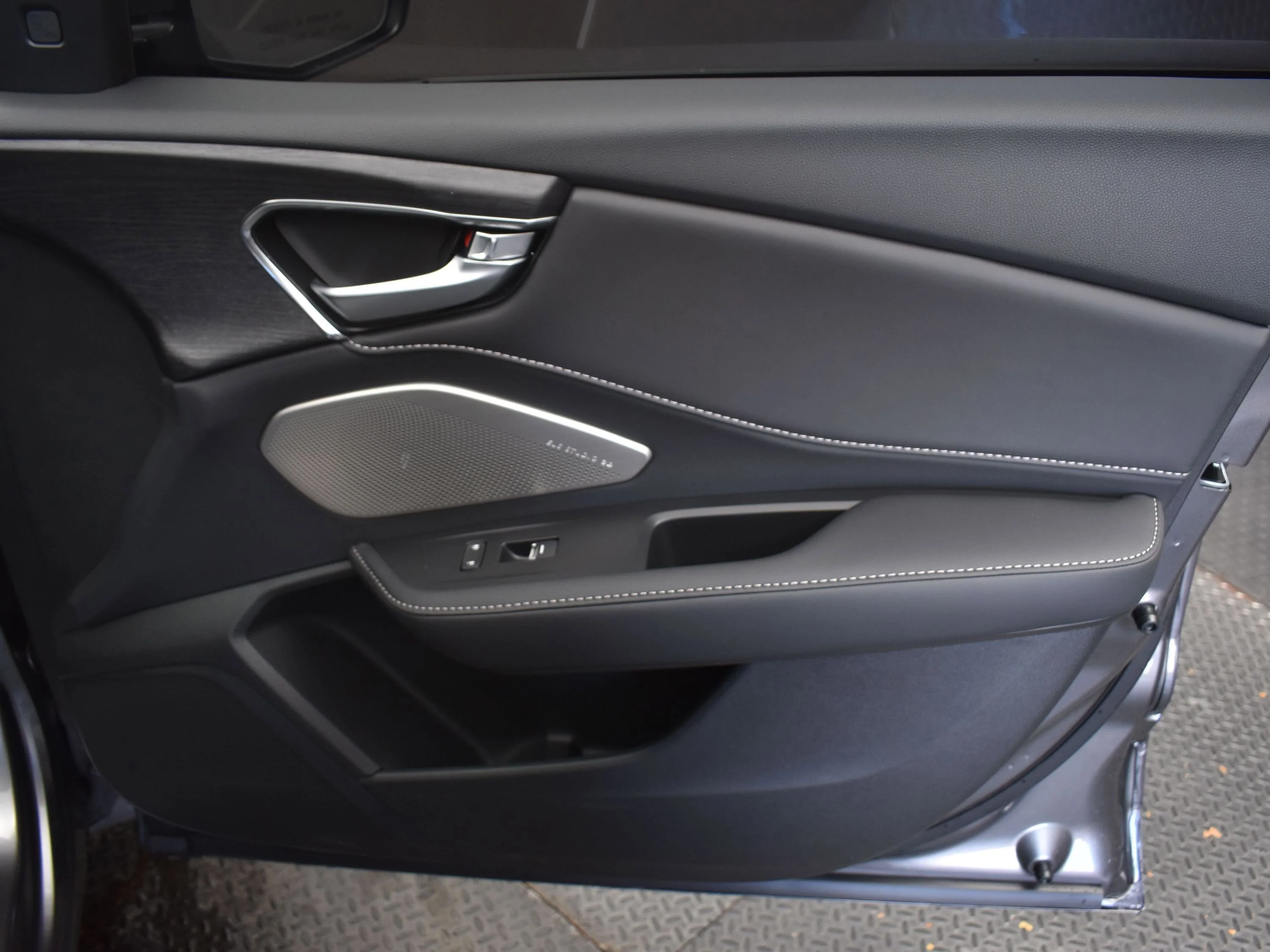 New 2026 Liquid Carbon Metallic Acura w/Advance Package image 31