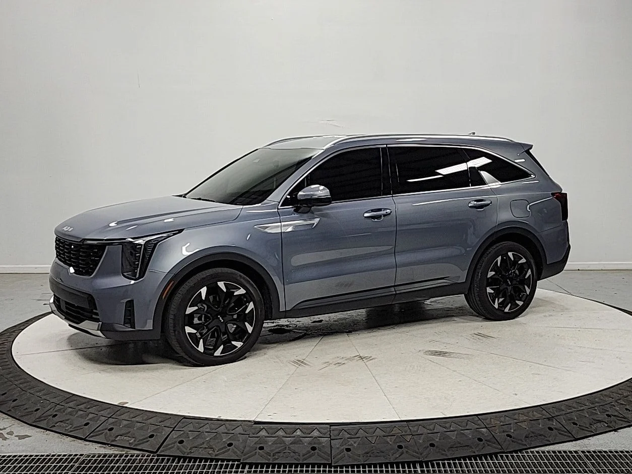 Used 2025 Silver Kia EX image 3