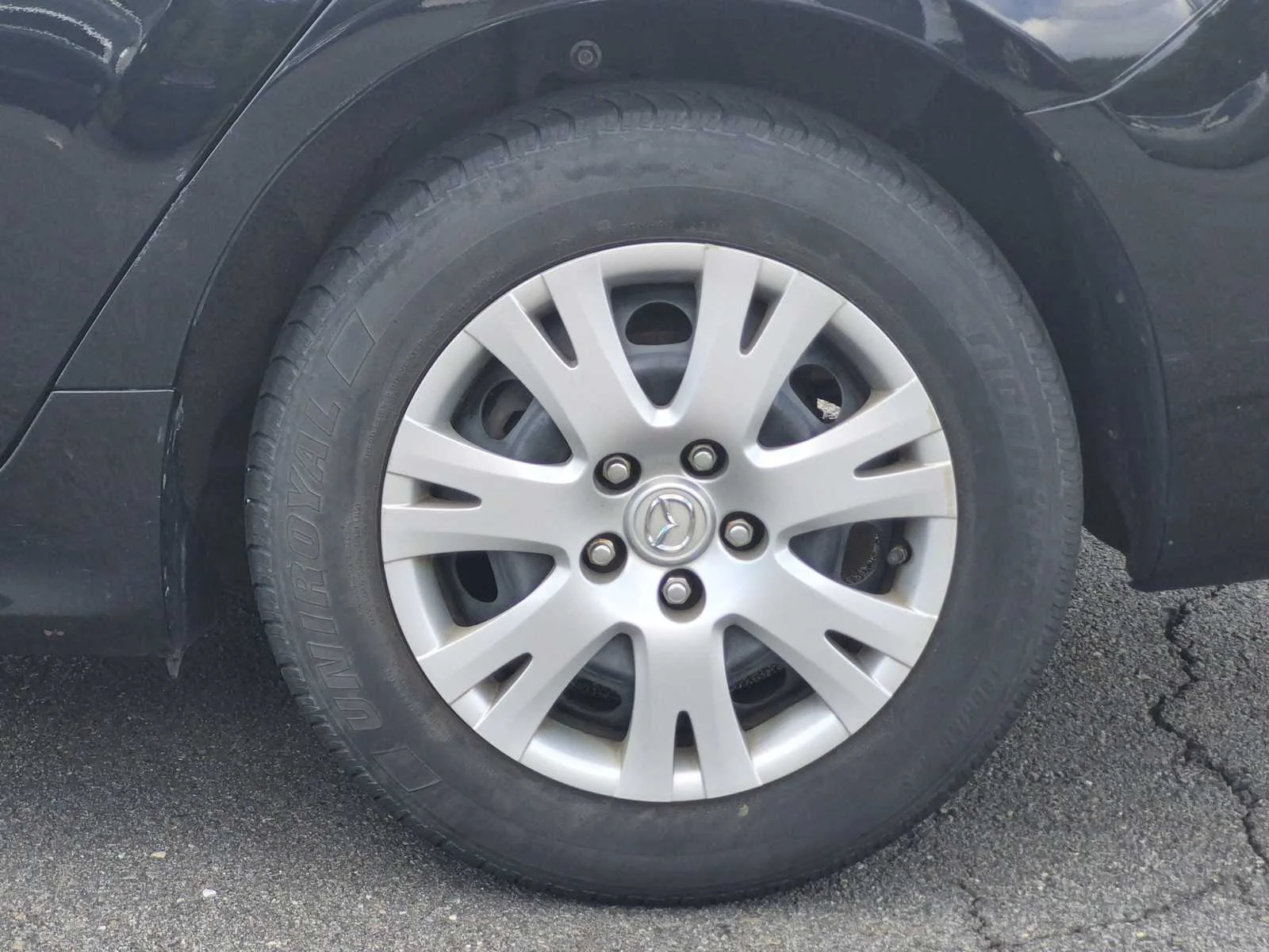Used 2011 Ebony Black Mazda i Sport image 14