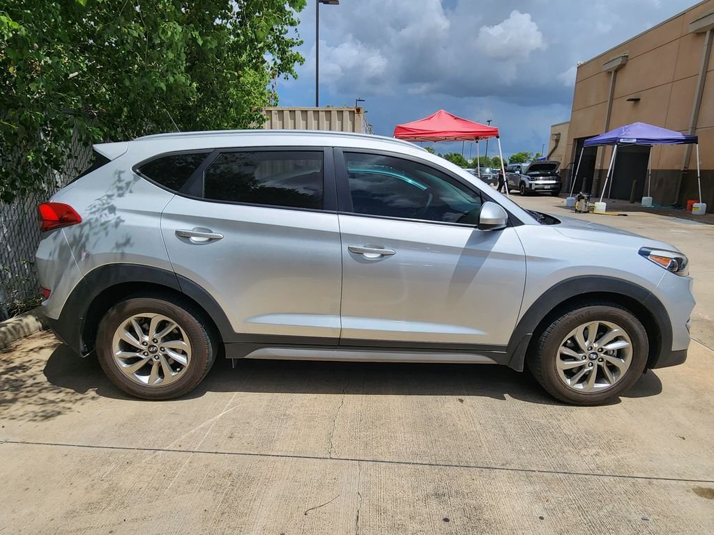 Used 2017 Molten Silver Hyundai SE image 6