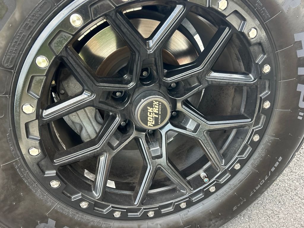 Used 2018 Magnetic Gray Metallic Toyota SR5 image 6
