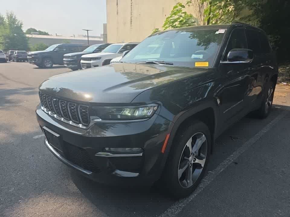 Used 2024 Rocky Mountain Pearlcoat Jeep  image 2