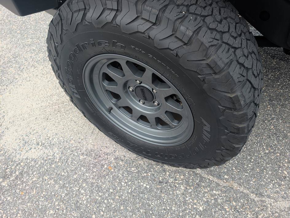 Used 2018 Rhino Clearcoat Jeep Altitude image 7