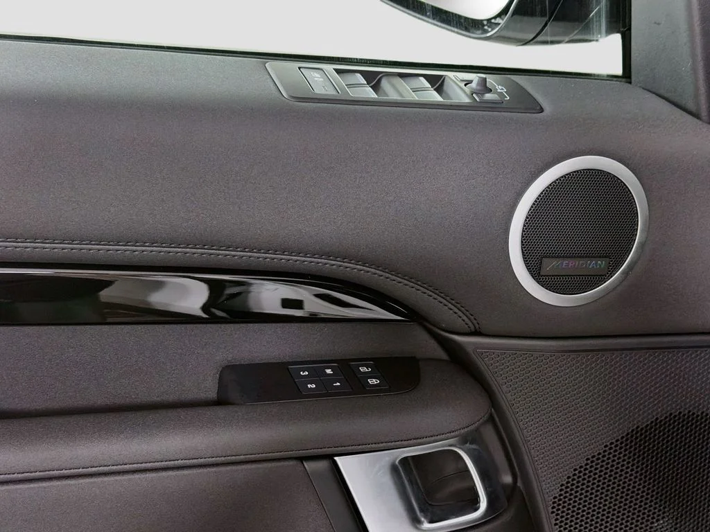 New 2026 Fuji White Land Rover S image 18