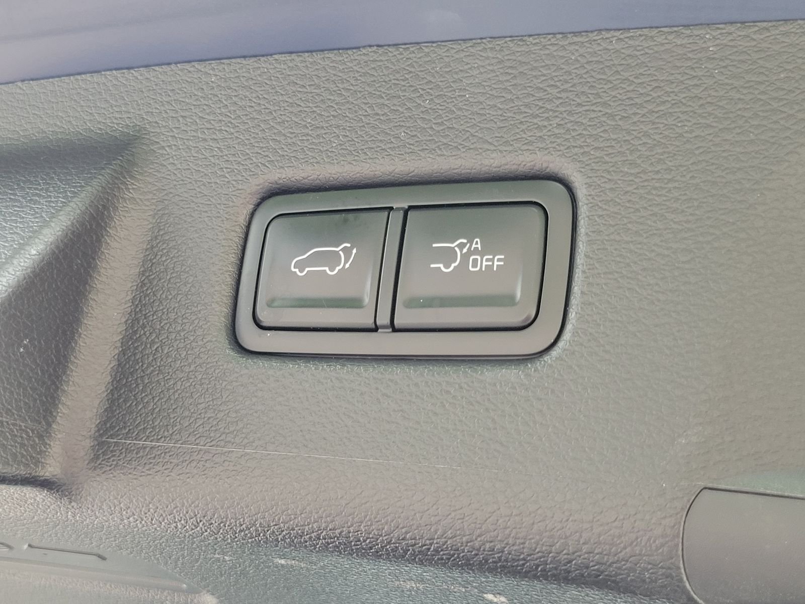 Used 2025 Black Kia S image 33