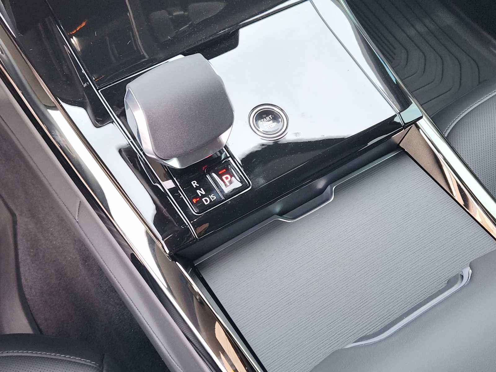 New 2026 Borasco Grey LAND ROVER Dynamic SE image 18