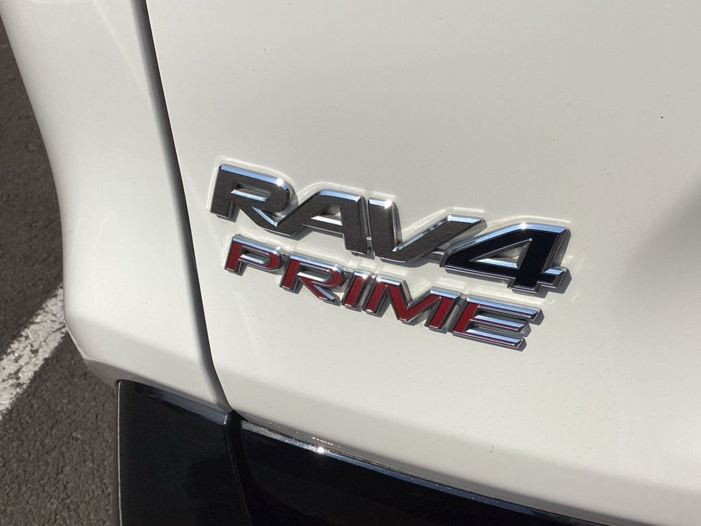 Used 2022 White Toyota SE image 11