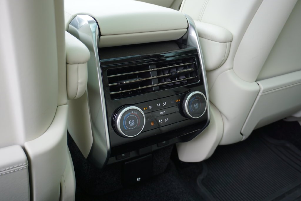 Used 2026 Fuji White Land Rover SE image 25