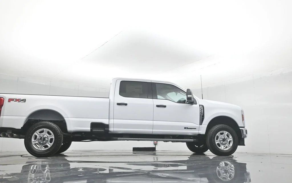 New 2026 Oxford White Ford XLT image 51
