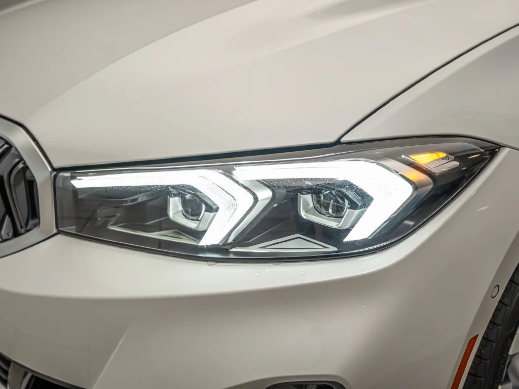 New 2026 Mineral White Metallic BMW 330i xDrive image 15