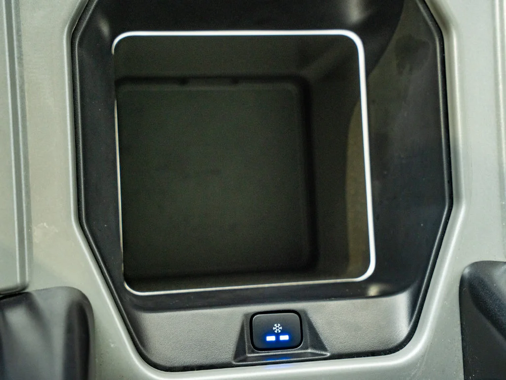 Used 2025 Black Land Rover V8 image 39
