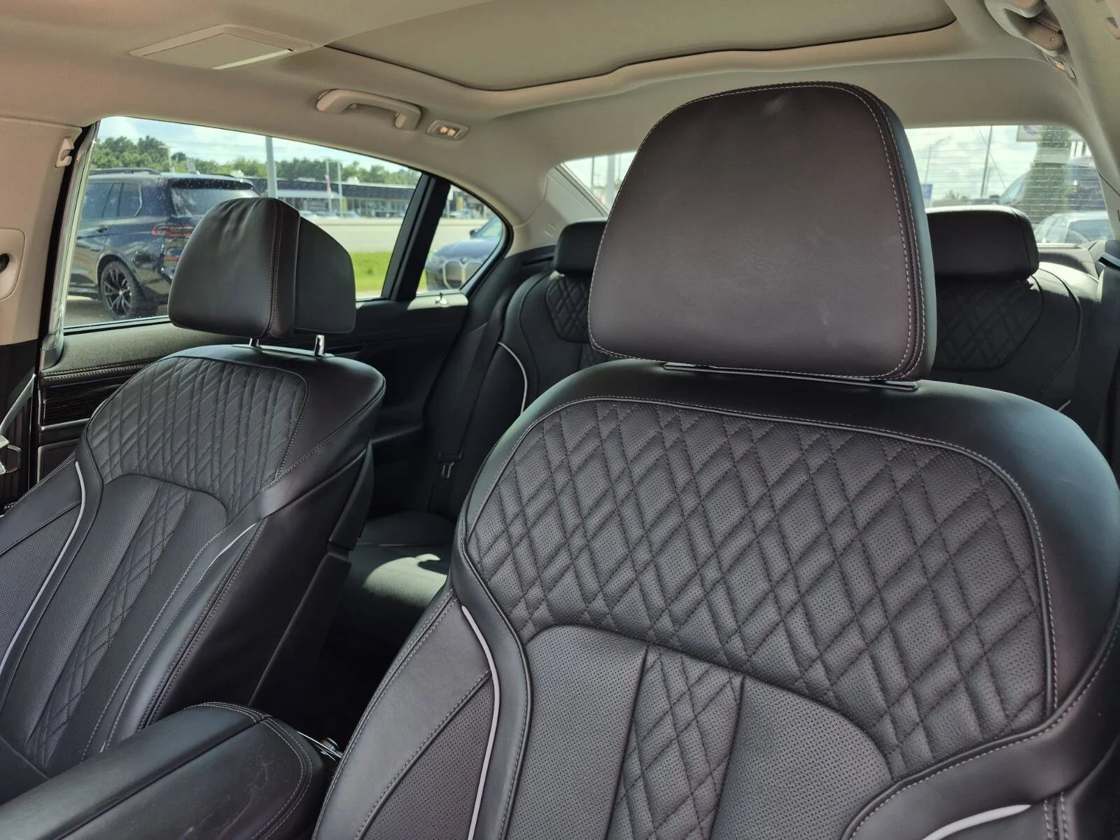 Used 2022 Black Sapphire Metallic BMW 740i image 14