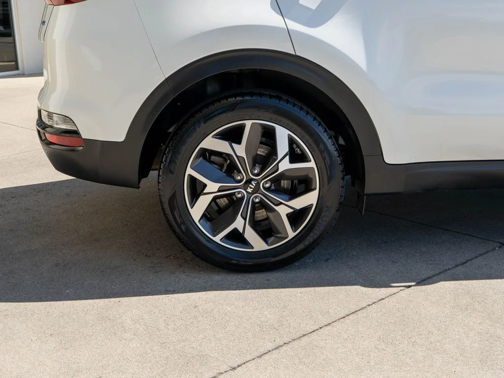 Used 2020 White Kia EX image 35