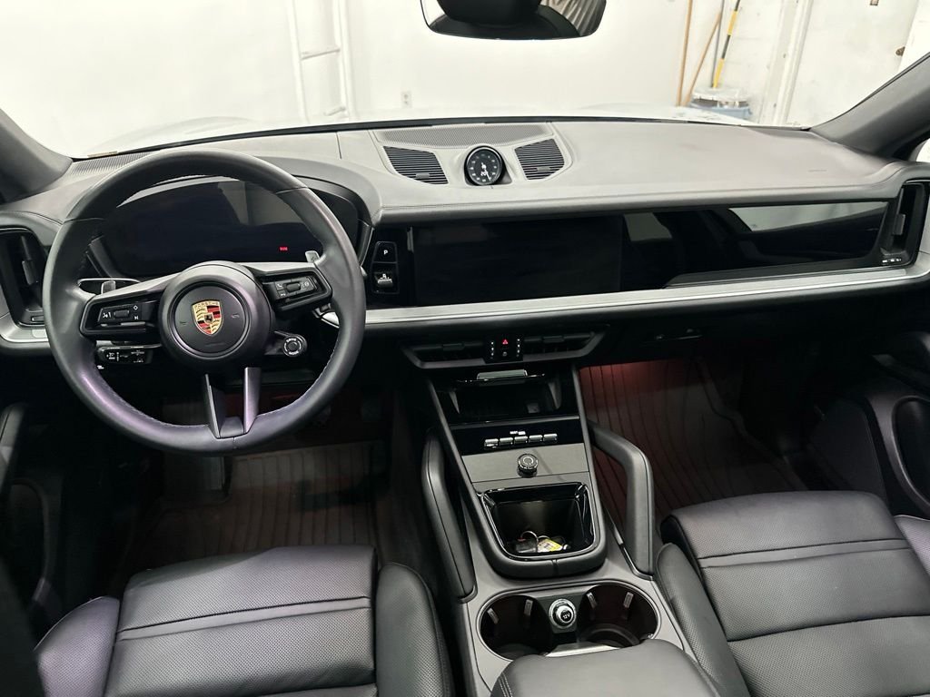Used 2024  Porsche Base image 24