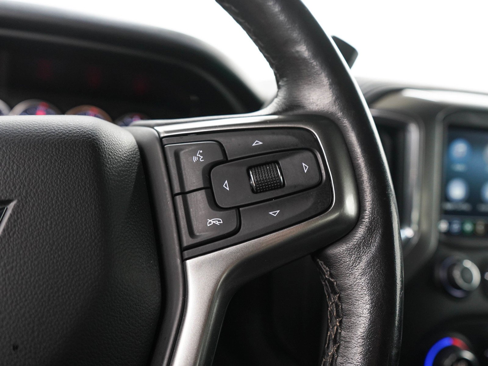 Used 2021 CHERRY RED TINTCOAT Chevrolet RST image 27