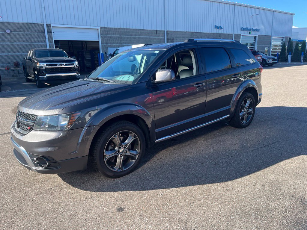 Used 2016 Gray Dodge Crossroad Plus image 3