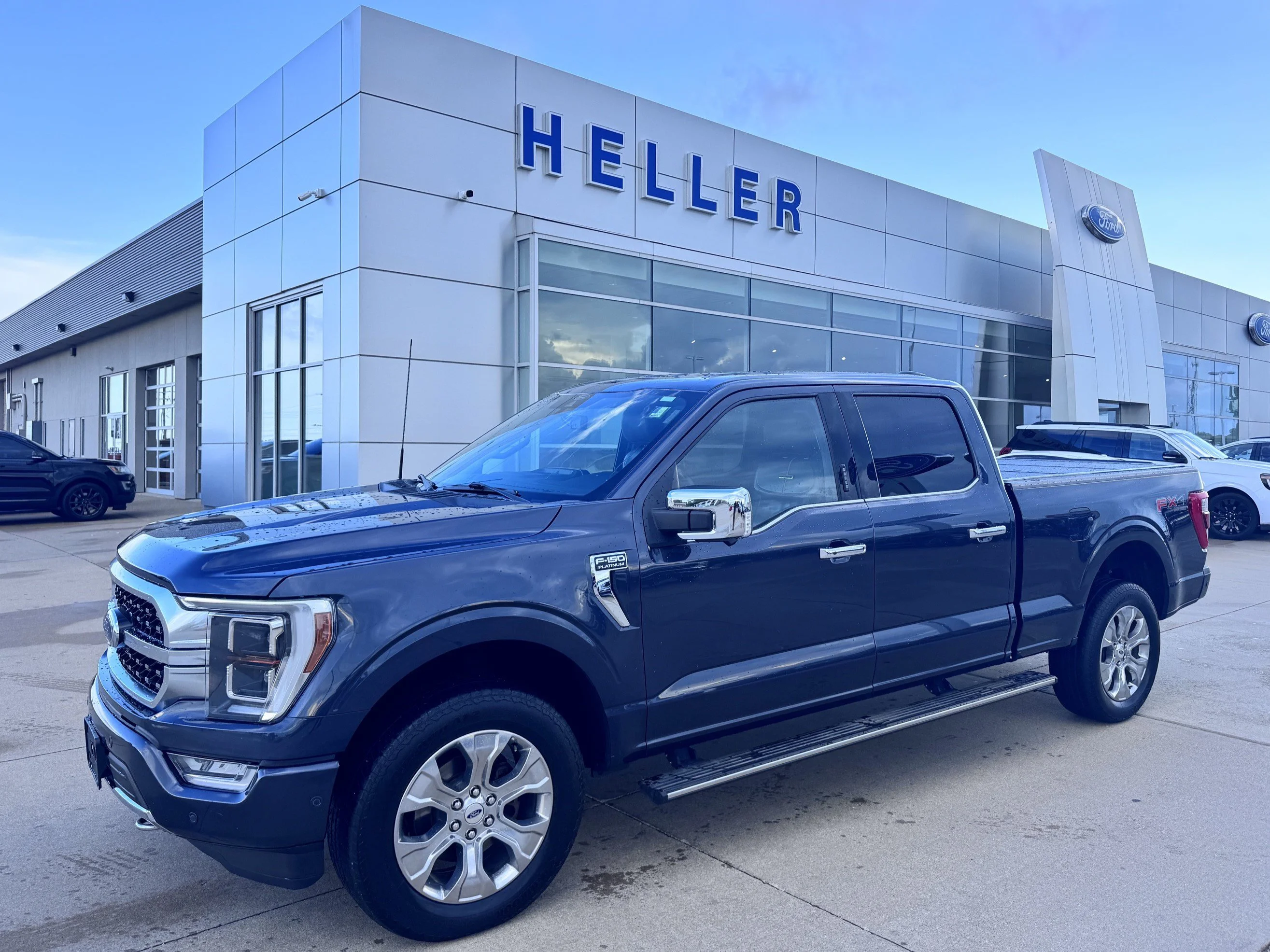 Used 2022 Smoked Quartz Metallic Tinted Clearcoat Ford Platinum image 3