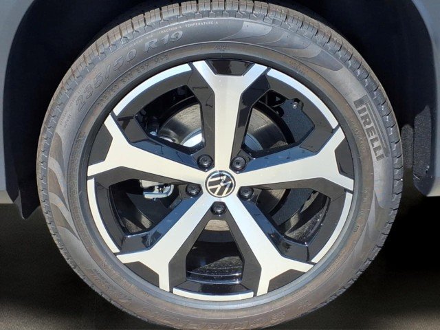 New 2026 Platinum Gray Metallic Volkswagen SE 4Motion image 8