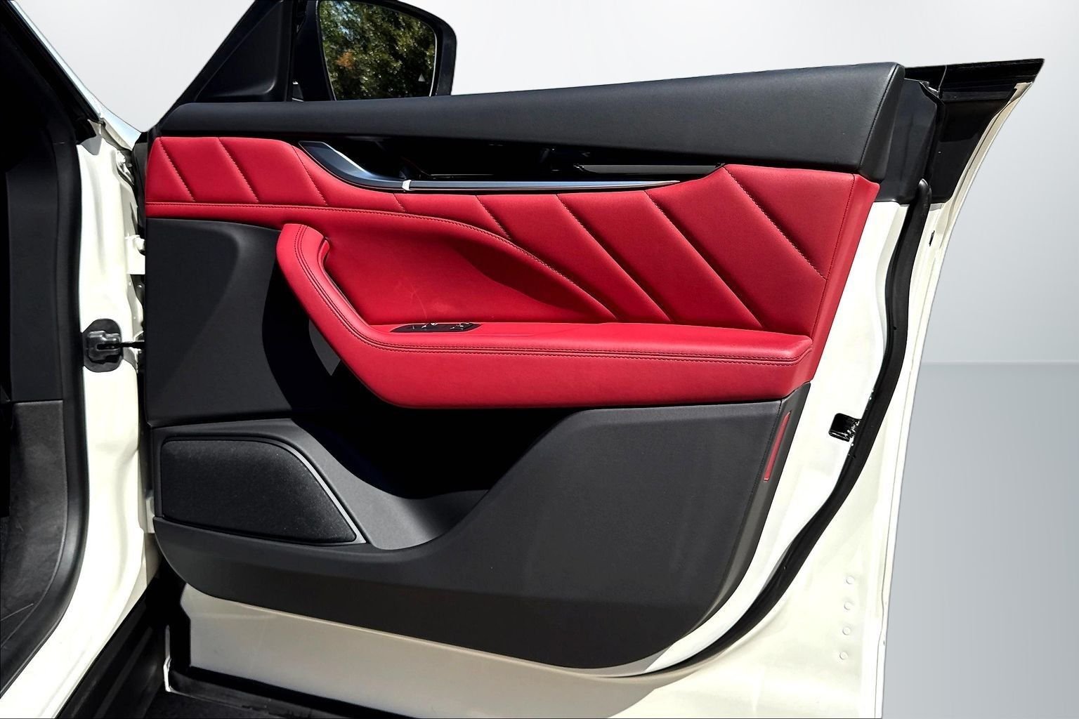 Used 2022 White Maserati GT image 28
