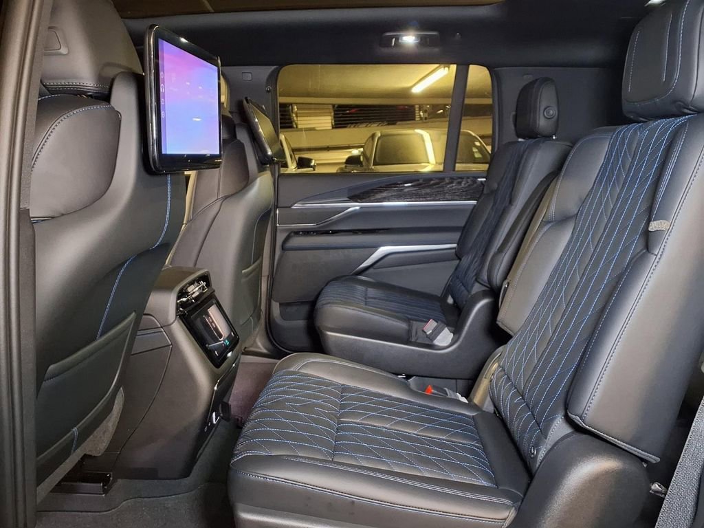 2026 Cadillac Escalade IQL Luxury - Photo 11