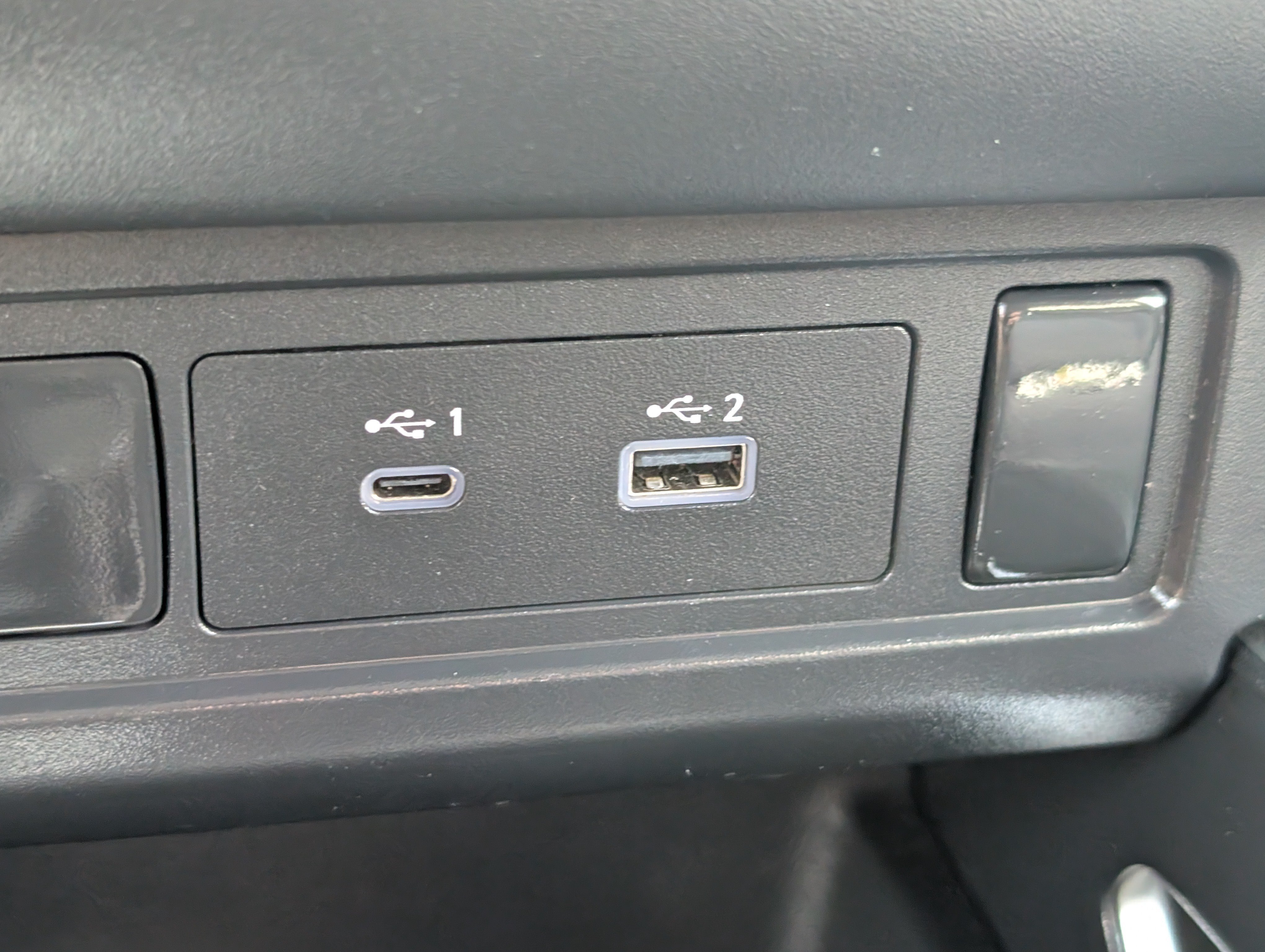Used 2023 Glacier White Nissan SV image 22